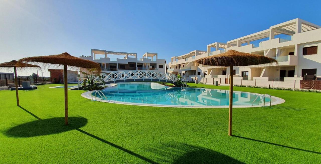 Beautiful Condo In Laguna Beach Resort Overlooking Laguna Rosa In Torrevieja With 2 Bedrooms And 2 Bathrooms 外观 照片